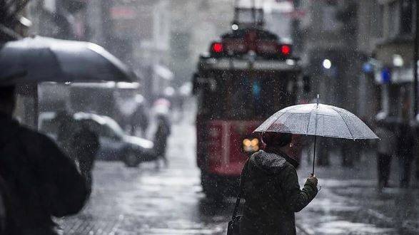 İstanbullular bu saatlere dikkat! Meteoroloji ve Valilik peş peşe uyardı 25